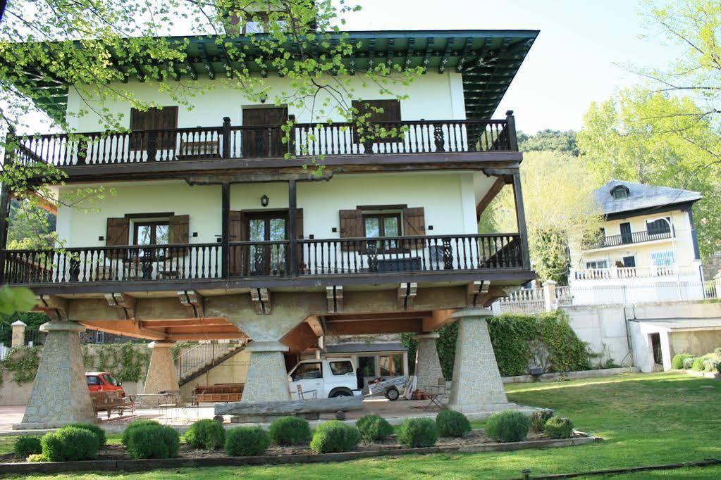 El Horreo Apartment Miraflores de la Sierra Luaran gambar