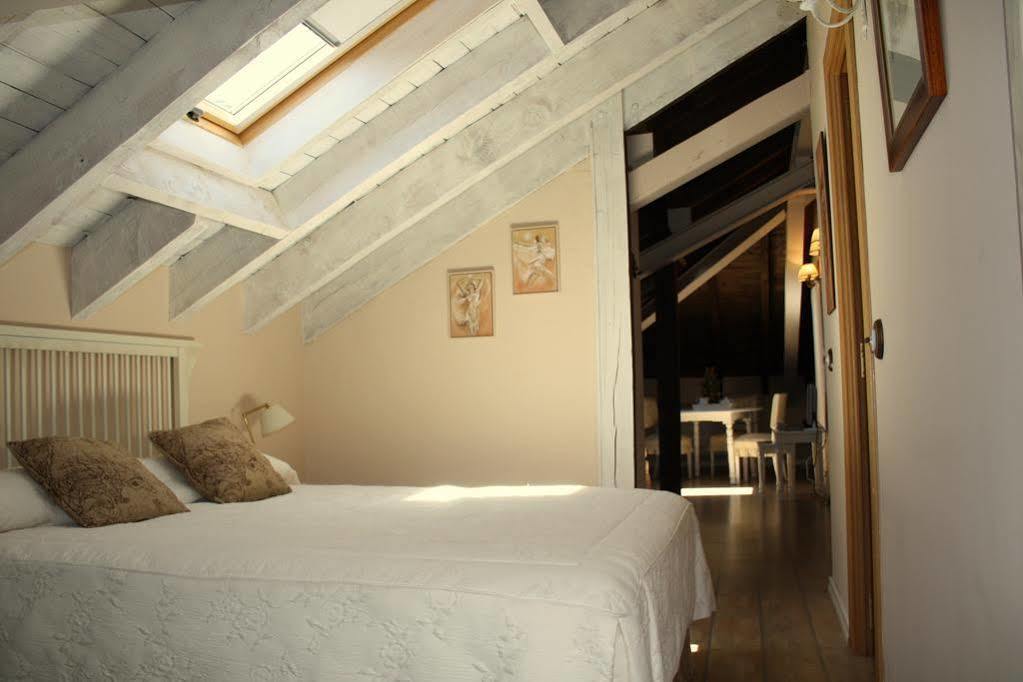 El Horreo Apartment Miraflores de la Sierra Luaran gambar