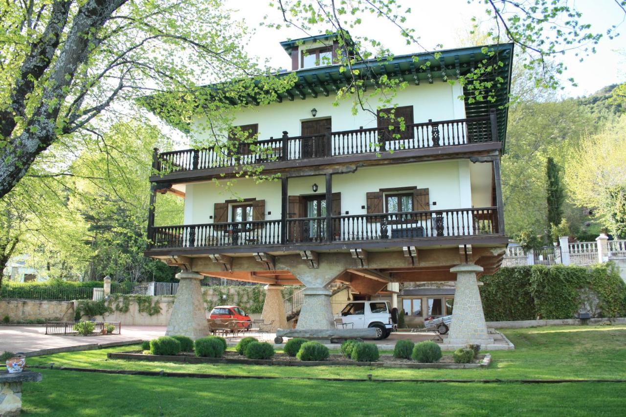 El Horreo Apartment Miraflores de la Sierra Luaran gambar