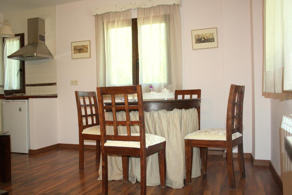El Horreo Apartment Miraflores de la Sierra Bilik gambar