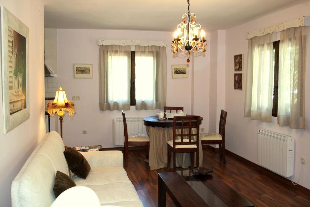 El Horreo Apartment Miraflores de la Sierra Bilik gambar