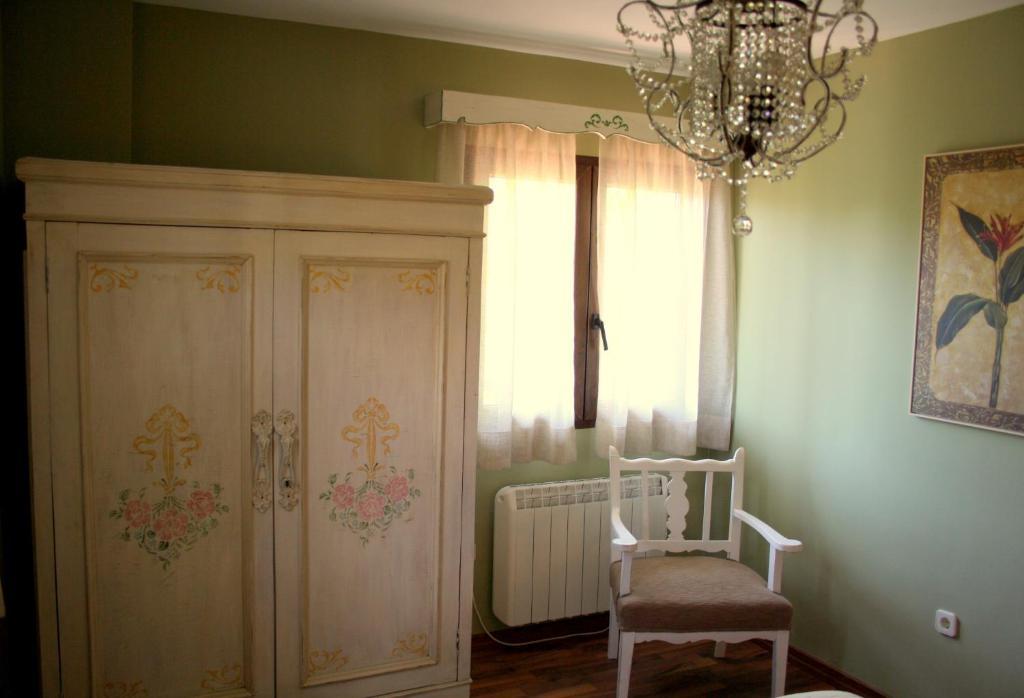 El Horreo Apartment Miraflores de la Sierra Bilik gambar