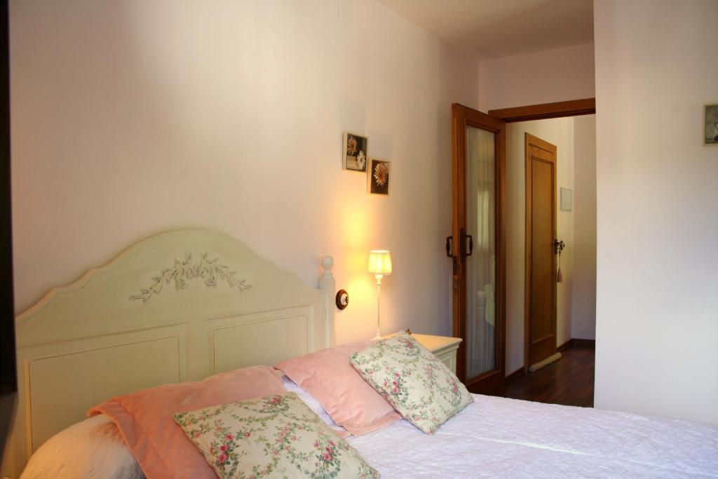 El Horreo Apartment Miraflores de la Sierra Bilik gambar